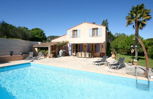 Villa de vacaciones para 9 personas en el corazón de Provenza con piscina climatizada