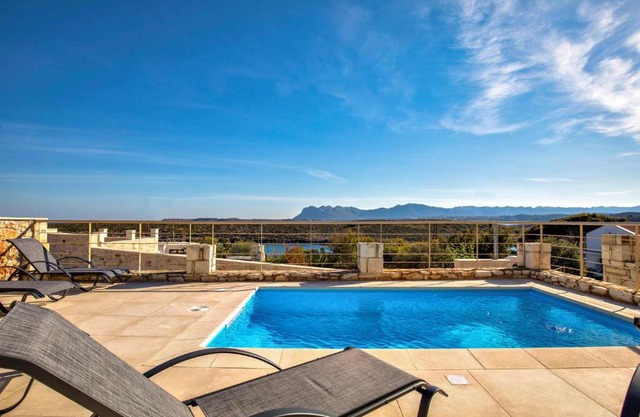 Vagioni Seaside Villa