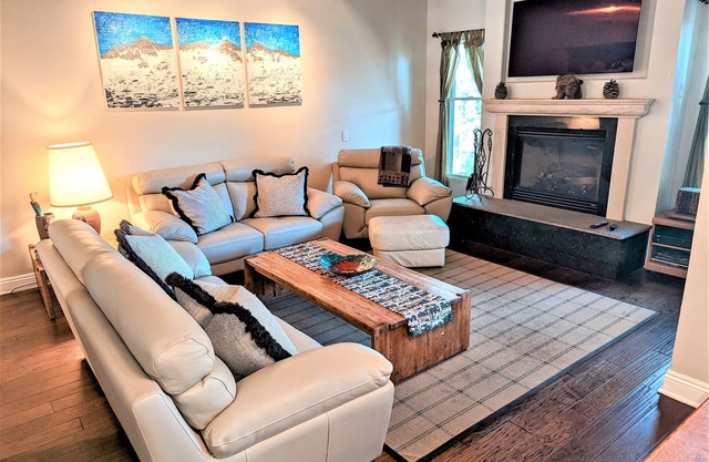 Val D 'Isere-Beautiful! -Ski In / Out! Condominio Pregunte por nuestro reembolso de tarifa de $ 50