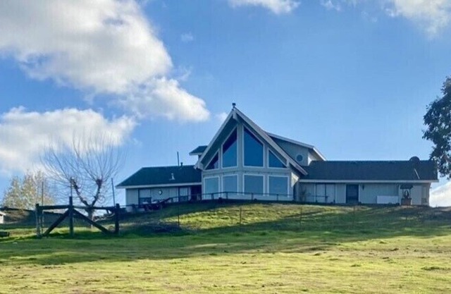 Valdez Ranch House on 40 Acres near Yosemite Park