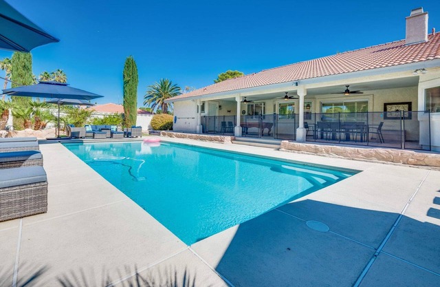 Vegas Home w 5BR, Casita, Hot Tub, Pool & Games