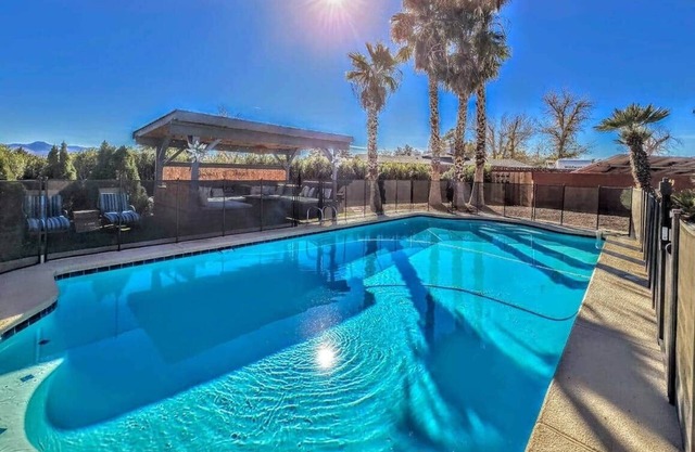 Fabulous Las Vegas Hideaway - Speakeasy Game Room/Pool/HotTub