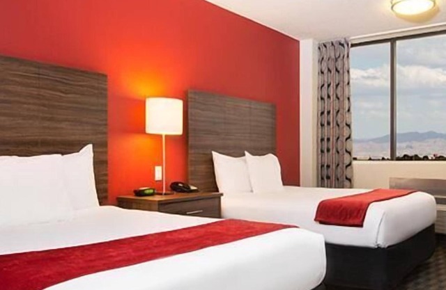 Vegas Vacation! 3 Relaxing Downtown Units, Pool, Casino