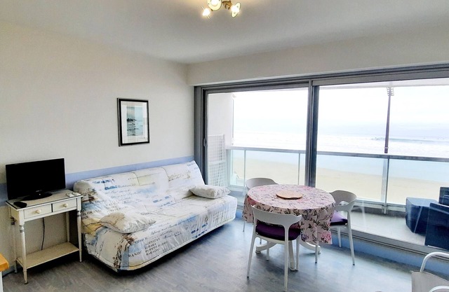 VENDEE GLOBE .FACE MER PLAGE LES SABLES D'OLONNE magnificent view. 2-3 persons