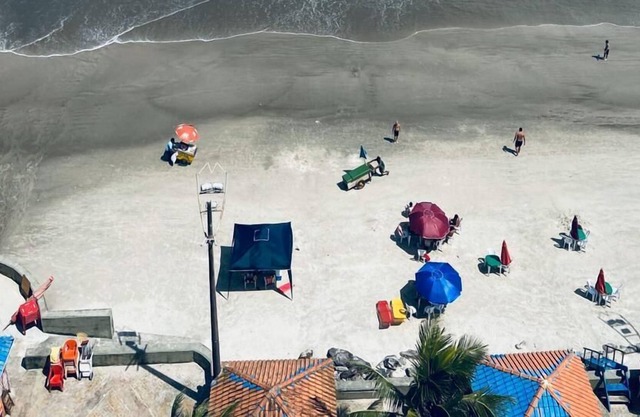 Muy cómodo apto, edificio frente al mar!