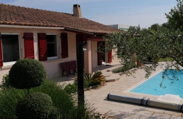 Muy bonita villa con piscina cerca de Aviñón