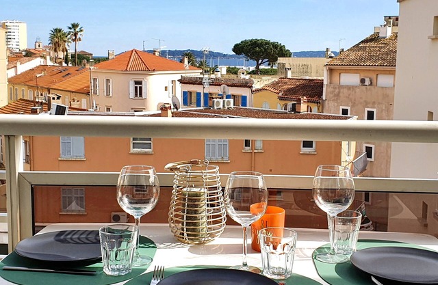 Muy raro, renovado apartamento t3 con gran balcón # VISTA AL MAR # centro
