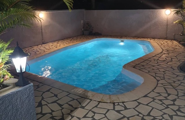 Villa muy espaciosa con piscina, ideal para la familia.