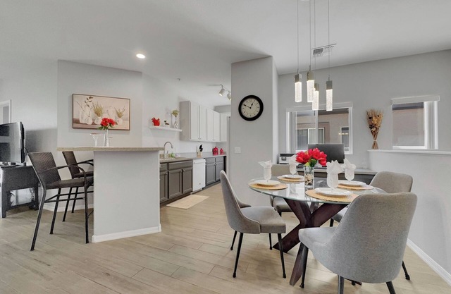 Grand 2nd Floor Condo, Heated Comm Pool, Golf Views!