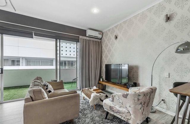 Viaduct apartment with a balcony!