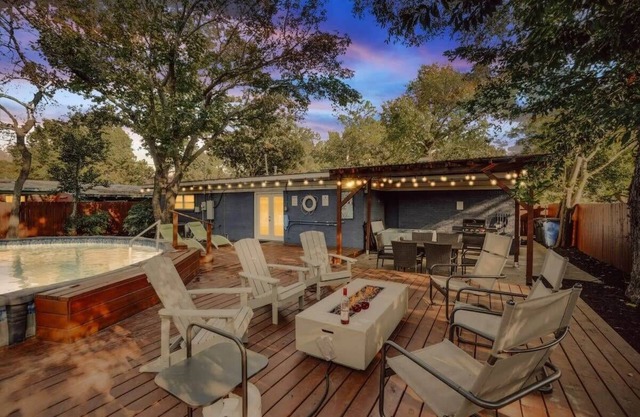 Casa remodelada vibrante con gran patio trasero