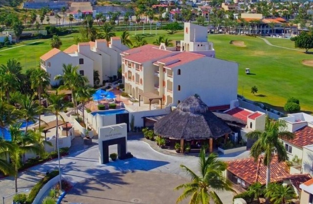 Vibrant Suite Steps to Punta Sur Golf Course