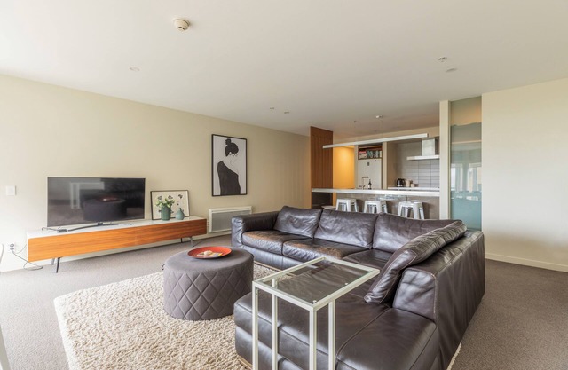 Victoria View - 3 bed including car parking, next to Takina and opposite Te Papa