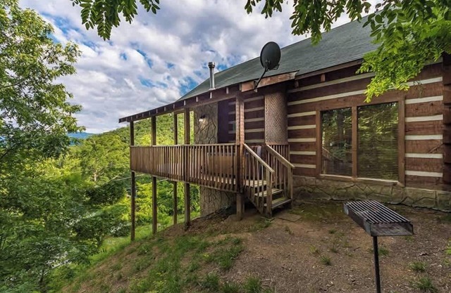 Cabina privada de registro de Smoky Mtn con excelente vista a la montaña ¡Bañera de hidromasaje! Mesa de billar, WiFi