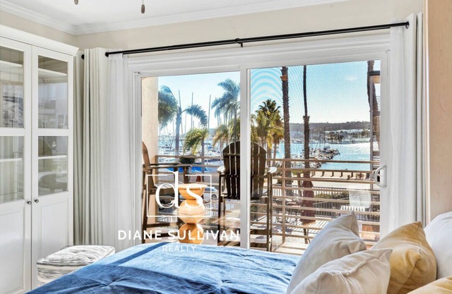 View Shelter Island / Point Loma studio walkable to lots!