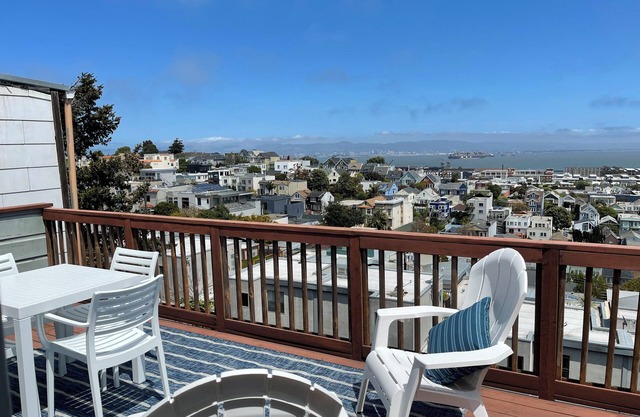 Views! 2-bedroom condo, private deck w/ unobstructed Bay Views in San Francisco