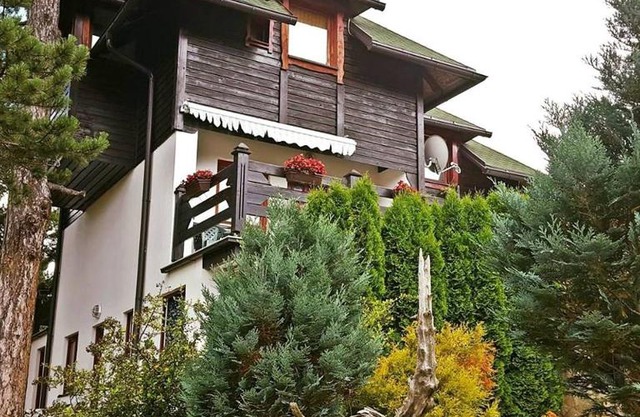 Vila Jelena, Tara