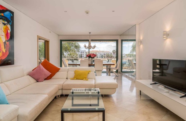 VilamouraSun Aquamar 110 - Bellamente amueblado con vista a la piscina y al puerto deportivo