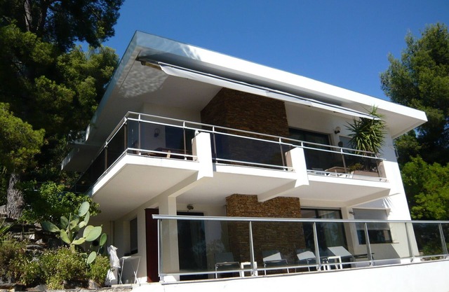 VILLA 140m² con piscina para 8 personas, vista al puerto de Toulon,