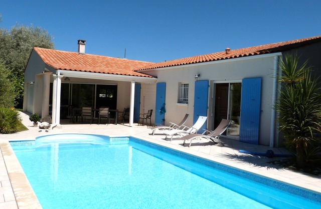 Villa, 165 m2, piscina climatizada, amplio jardín a los pies de la playa de Gatseau.