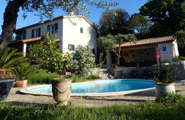 Villa de 165m2 con piscina de 45m2, caseta de jardín, en el campo, cerca de Cevennes