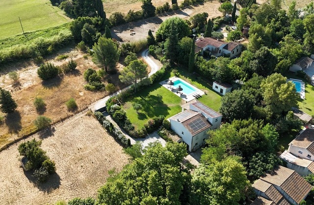 Villa 220m2, terreno 3000m2, pueblo de 5 "a pie, 4km Saint-Rémy-de-Provence