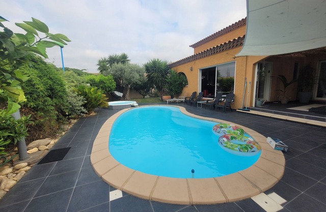 Villa 8 personas con piscina y jacuzzi
