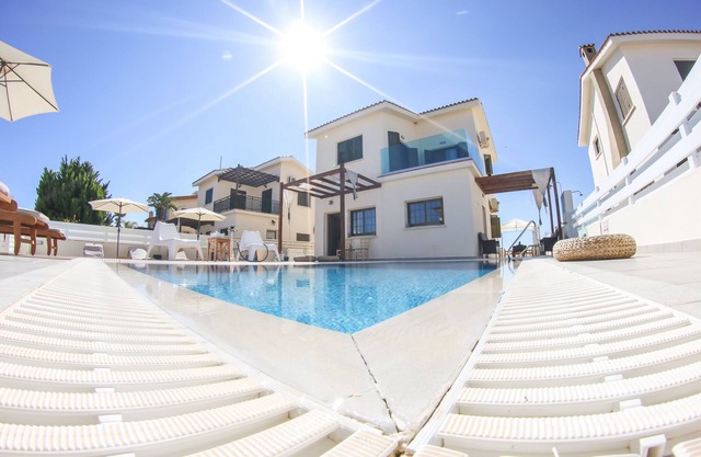 Villa Alexandra (piscina privada, a 90 metros de la playa, cerca de la playa de Nissi)