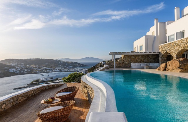 Villa Alkirra with breathtaking views of the Aegean sea at great location