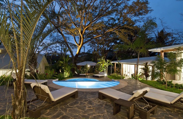 Villa Almendro - Chic! A 150 metros de la playa, piscina en cascada, wifi gratis!