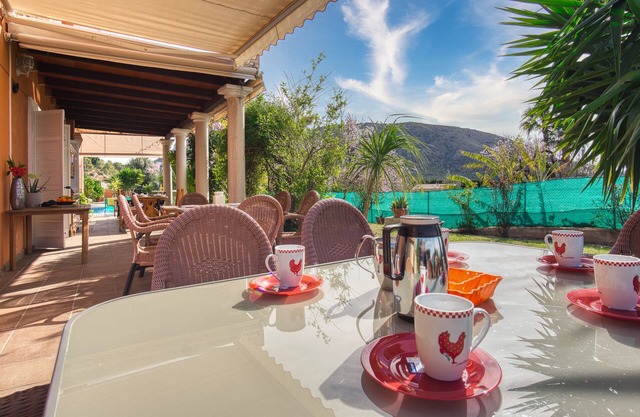 Villa 'Alquería Finestrat' con vistas al mar, piscina privada y aire acondicionado