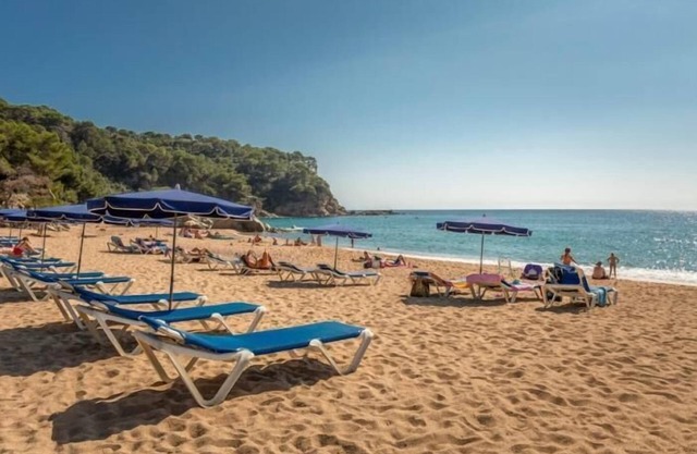 Villa Alzina 9 people with private pool Costa Brava.