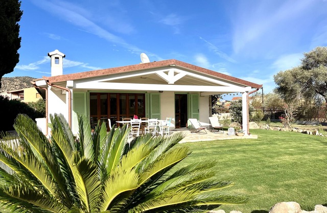 Villa 'Alzoni' con vistas a la montaña, Wi-Fi y aire acondicionado