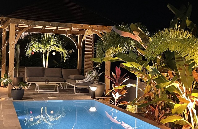 Relaxing Villa at St Francois with overflowing swimming pool close to the beach