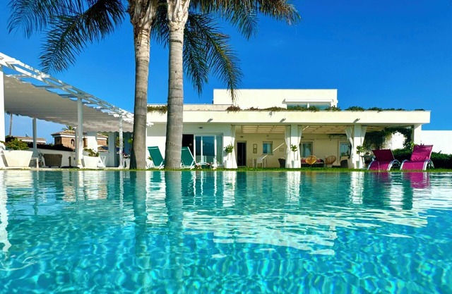 Villa 'Amarna' con vistas al mar, Wi-Fi y aire acondicionado