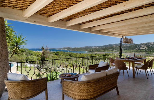 Villa 'Amata' con vistas al mar, Wi-Fi y aire acondicionado