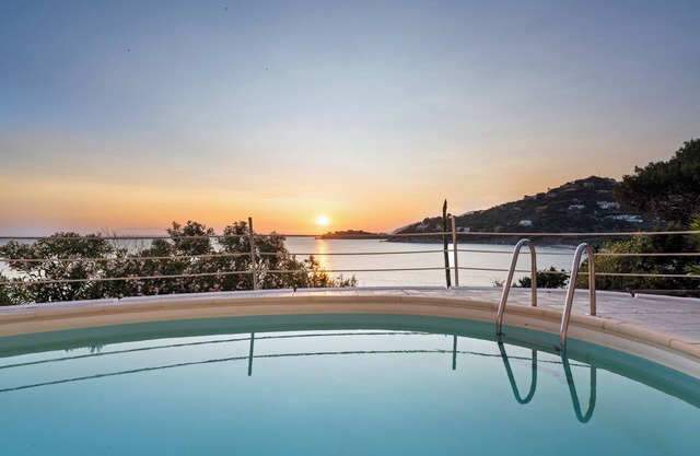 Villa Ambra – Frente al Mar, Lujo, Piscina Privada a Solo Pasos de la Playa