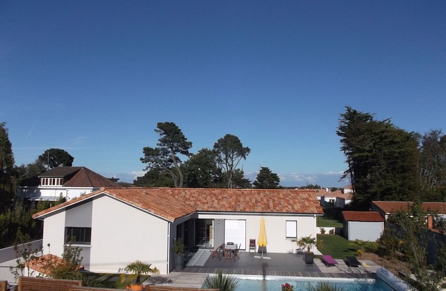villa y piscina climatizada, a 800m de la playa y del centro pornic a pie wifi