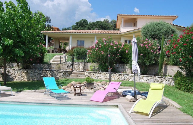 Villa classified **** with private swimming pool for 8 people
