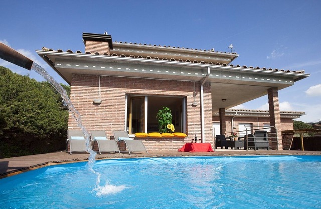 Villa private,Train Direct Aeroport et Barcelona, bbq, wifi. Discount 2023