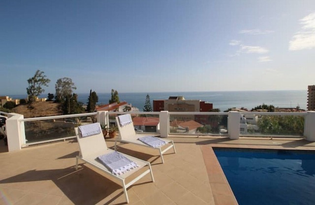 Villa -arriba- Fuengirola