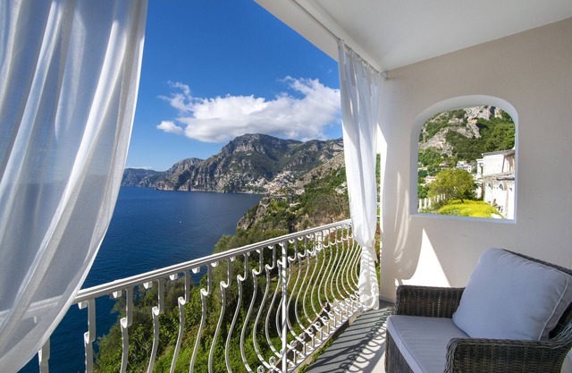 Villa Arzilla 2 con descenso privado al mar.