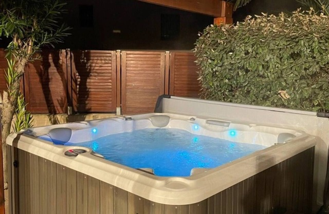 Villa at the foot of the Albères / pool and jacuzzi