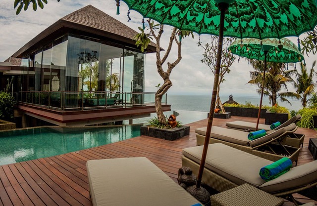 Villa Aum, 4 dormitorios con vista al acantilado del océano Bukit