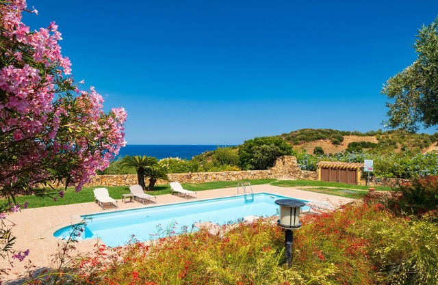 Villa 'Azzurra' con vistas al mar, Wi-Fi y aire acondicionado