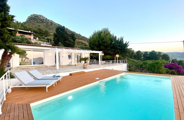 Villa 'Ballerina Bianca' con piscina privada, Wi-Fi y aire acondicionado