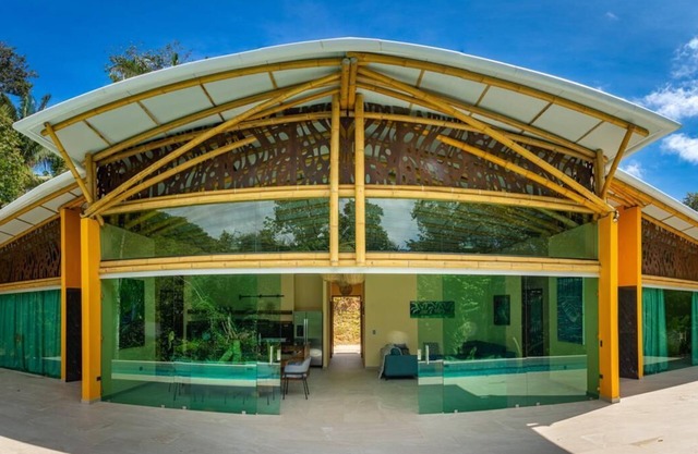 Villa Bambu - Large Saltwater Pool, Private Stay