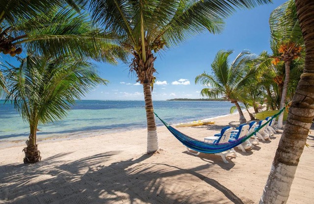 Villa Beachfront Fully Staffed in Luxury Soliman Bay