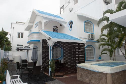 Villa Blue Marlin Iris