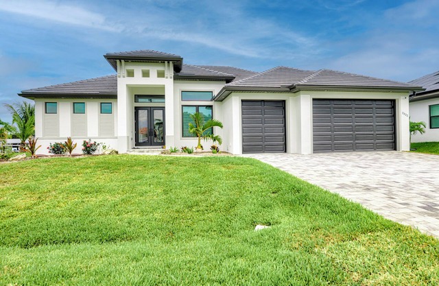 VILLA BRILLANTE, A BRAND NEW Luxury Waterfront home Pool/Spa & Gulf Access